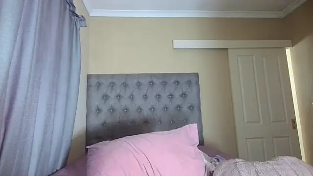 Snapshot of nanababe1 chatting on February 23, 11:33 am nanababe1 online show from February 23, 11:33 am