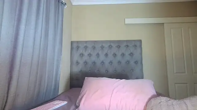 Snapshot of nanababe1 chatting on March 18, 8:25 am nanababe1 online show from March 18, 8:25 am