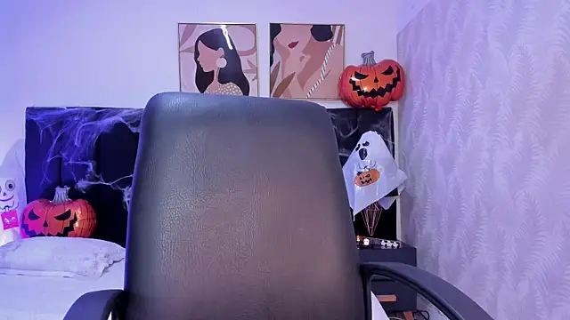 Snapshot of kaylaadams7 chatting on October 31, 11:11 am kaylaadams7 online show from October 31, 11:11 am