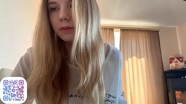 Snapshot of FruityXo chatting on September 11, 8:25 am FruityXo online show from September 11, 8:25 am