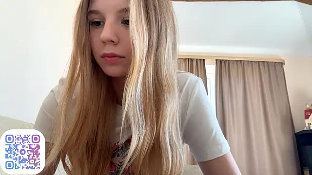 Snapshot of FruityXo chatting on September 13, 10:59 am FruityXo online show from September 13, 10:59 am