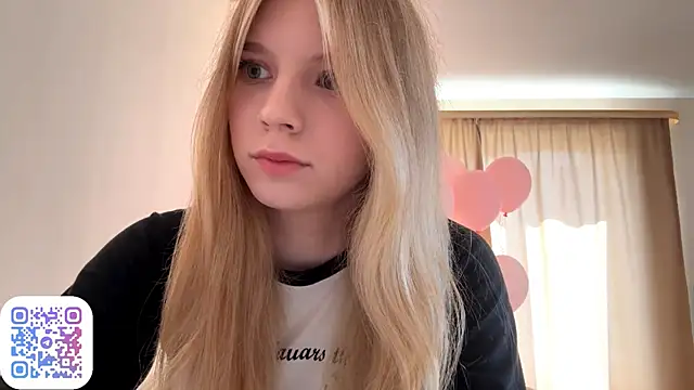 Snapshot of FruityXo chatting on September 22, 8:38 am FruityXo online show from September 22, 8:38 am