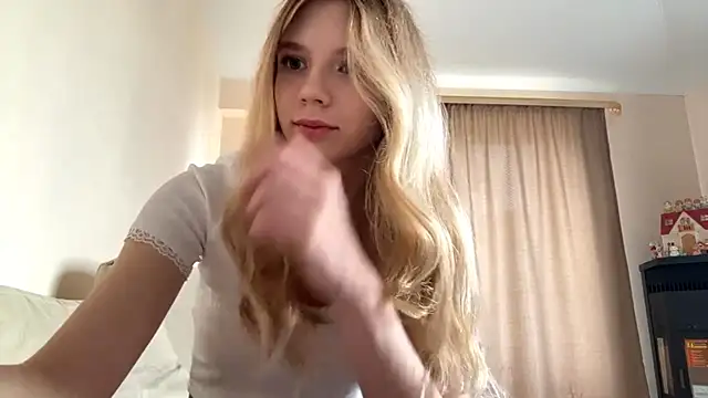 Snapshot of FruityXo chatting on October 5, 10:57 am FruityXo online show from October 5, 10:57 am