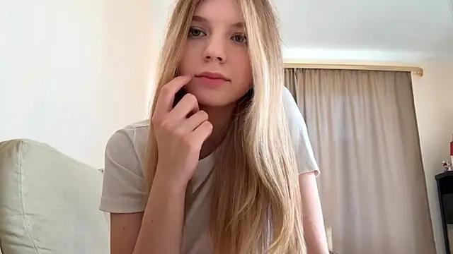 Snapshot of FruityXo chatting on October 8, 11:30 am FruityXo online show from October 8, 11:30 am