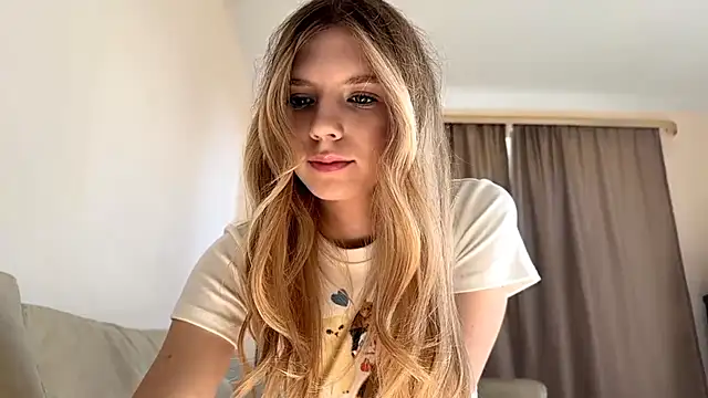 Snapshot of FruityXo chatting on October 13, 11:54 am FruityXo online show from October 13, 11:54 am