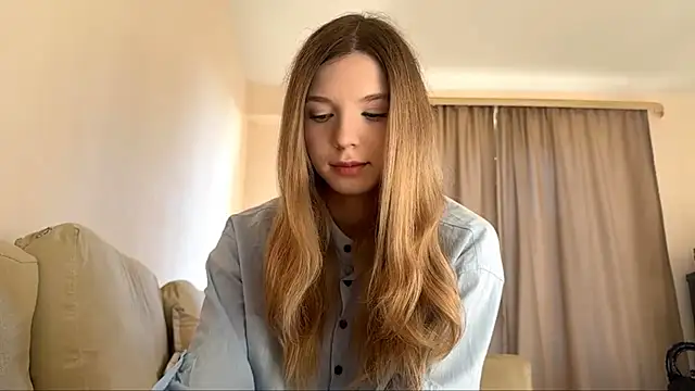 Snapshot of FruityXo chatting on November 2, 11:45 am FruityXo online show from November 2, 11:45 am