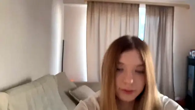 Snapshot of FruityXo chatting on November 22, 1:43 pm FruityXo online show from November 22, 1:43 pm