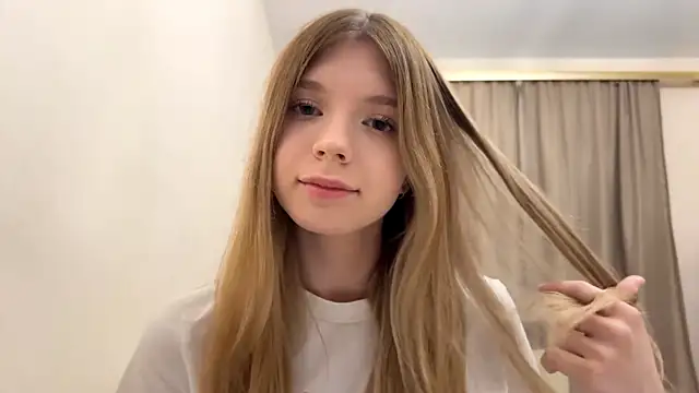 Snapshot of FruityXo chatting on November 27, 6:54 pm FruityXo online show from November 27, 6:54 pm