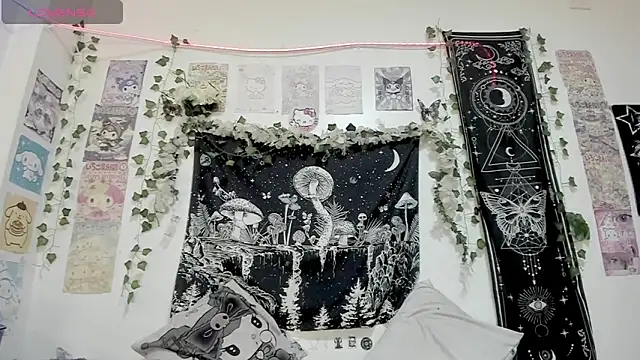 GothKitten666 online show from March 29, 6:13 am