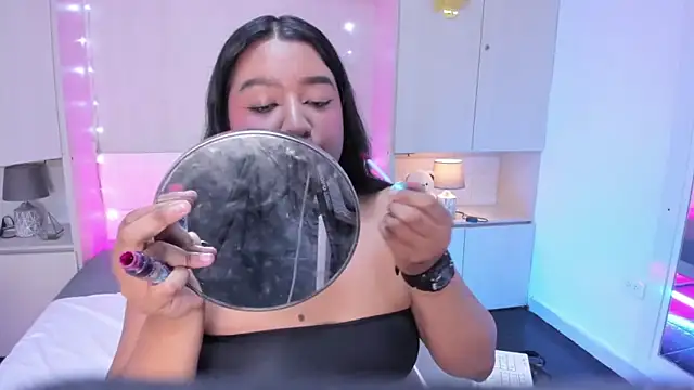 LilyWhitney online show from December 17, 4:18 am