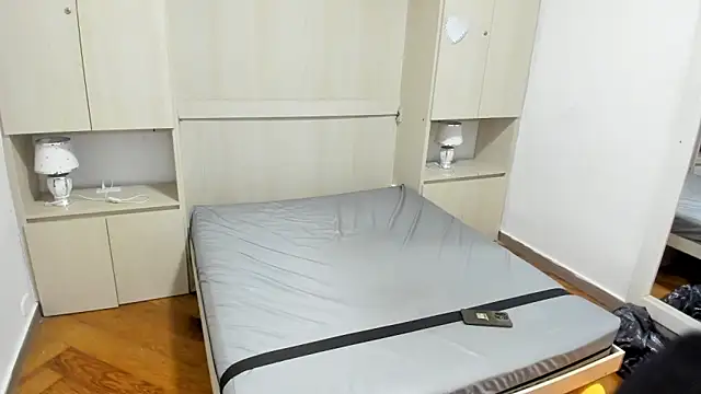 LilyWhitney online show from March 19, 4:05 am