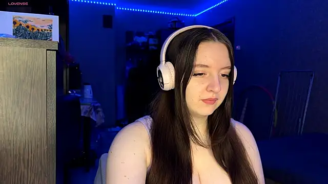 LauretteRagar online show from December 5, 5:31 pm