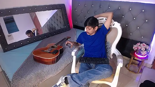 Charlie Cock  online show from September 9, 3:39 am