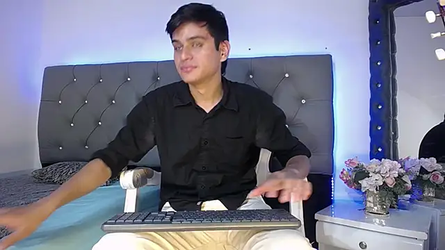 Charlie Cock  online show from September 19, 5:09 am