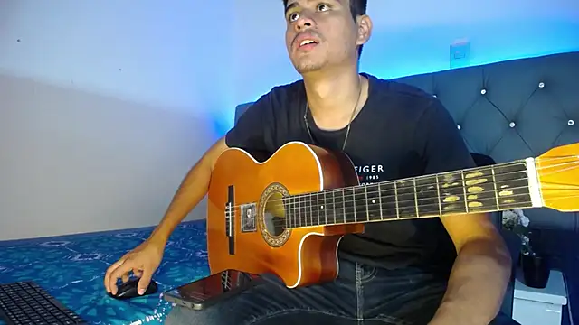 Charlie Cock  online show from November 13, 4:00 am