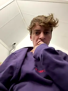 hottest23 online show from December 2, 2:01 pm