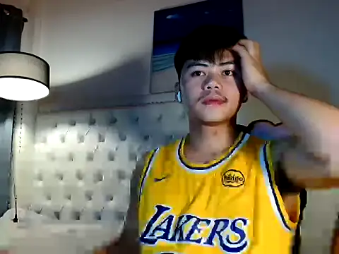 hot emman online show from March 30, 12:50 pm