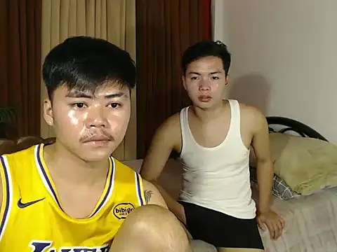 hot emman online show from March 31, 2:39 pm