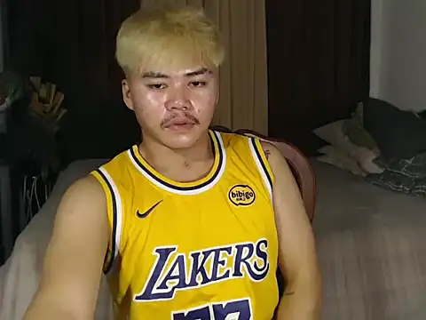 hot emman online show from April 13, 12:43 pm