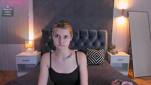 Snapshot of NightOpal chatting on December 4, 2:48 pm NightOpal online show from December 4, 2:48 pm