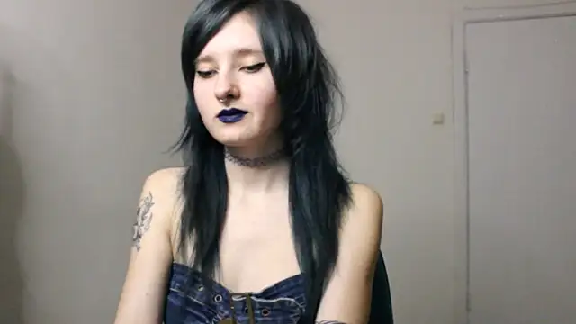 Snapshot of midnightsiren777 chatting on November 4, 9:47 pm midnightsiren777 online show from November 4, 9:47 pm