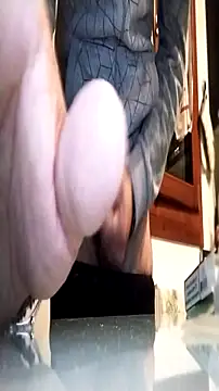 Snapshot of PearlingBunkbed chatting on October 13, 3:28 am PearlingBunkbed online show from October 13, 3:28 am