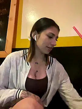 Snapshot of AriaBliss- chatting on September 18, 1:18 am AriaBliss- online show from September 18, 1:18 am