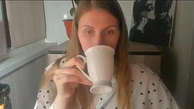 JuliaMuuun online show from April 6, 9:16 pm