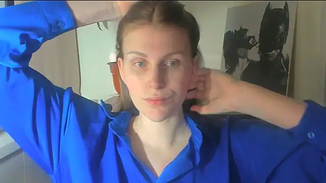 JuliaMuuun online show from April 7, 7:47 pm