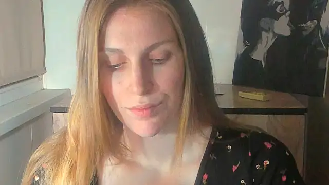 JuliaMuuun online show from April 10, 8:35 pm