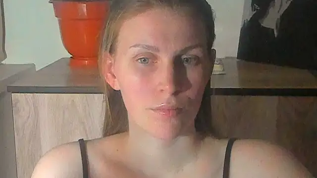 JuliaMuuun online show from April 13, 9:31 pm