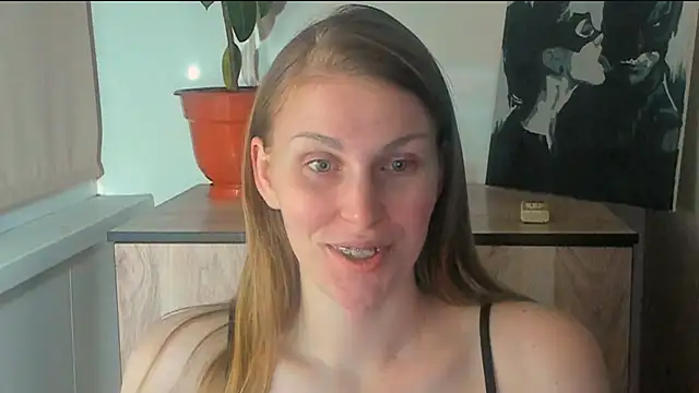 JuliaMuuun online show from April 16, 9:15 pm