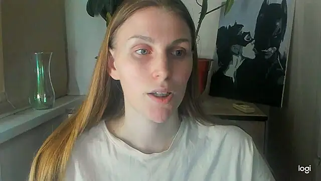 JuliaMuuun online show from May 23, 6:45 pm