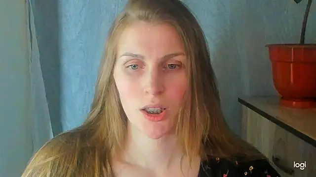 JuliaMuuun online show from May 30, 7:44 pm