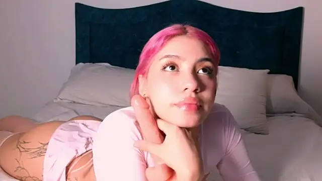 Snapshot of angelinhaaa chatting on November 16, 3:34 am angelinhaaa online show from November 16, 3:34 am