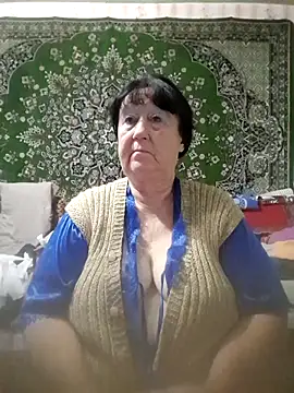 Snapshot of CrystalLime6411 chatting on September 18, 6:04 am CrystalLime6411 online show from September 18, 6:04 am