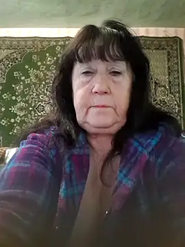 Snapshot of CrystalLime6411 chatting on October 8, 5:05 am CrystalLime6411 online show from October 8, 5:05 am