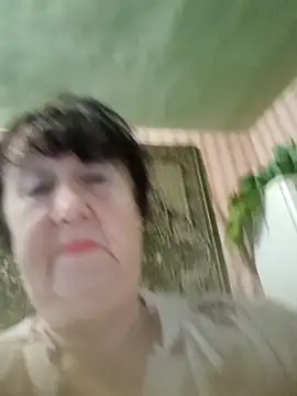 Snapshot of CrystalLime6411 chatting on October 10, 1:32 pm CrystalLime6411 online show from October 10, 1:32 pm