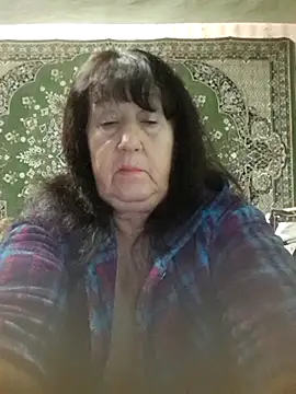 Snapshot of CrystalLime6411 chatting on October 12, 4:28 pm CrystalLime6411 online show from October 12, 4:28 pm