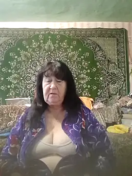 Snapshot of CrystalLime6411 chatting on October 17, 11:02 am CrystalLime6411 online show from October 17, 11:02 am