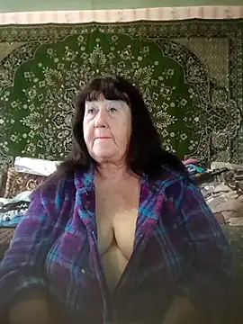 Snapshot of CrystalLime6411 chatting on October 23, 6:13 am CrystalLime6411 online show from October 23, 6:13 am