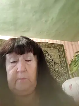 Snapshot of CrystalLime6411 chatting on October 28, 11:36 am CrystalLime6411 online show from October 28, 11:36 am