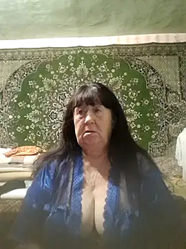 Snapshot of CrystalLime6411 chatting on November 7, 6:19 pm CrystalLime6411 online show from November 7, 6:19 pm