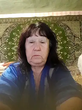 Snapshot of CrystalLime6411 chatting on November 8, 6:24 am CrystalLime6411 online show from November 8, 6:24 am