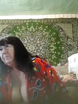 Snapshot of CrystalLime6411 chatting on November 17, 12:11 pm CrystalLime6411 online show from November 17, 12:11 pm