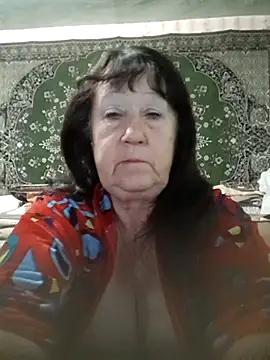 Snapshot of CrystalLime6411 chatting on November 18, 4:17 am CrystalLime6411 online show from November 18, 4:17 am