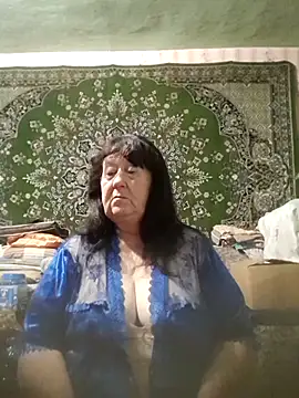 Snapshot of CrystalLime6411 chatting on November 18, 6:23 pm CrystalLime6411 online show from November 18, 6:23 pm