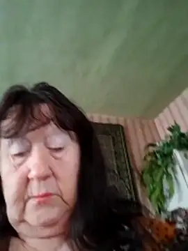 Snapshot of CrystalLime6411 chatting on December 3, 8:34 am CrystalLime6411 online show from December 3, 8:34 am