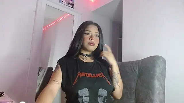 Snapshot of reina_reina chatting on October 17, 11:18 pm reina reina online show from October 17, 11:18 pm