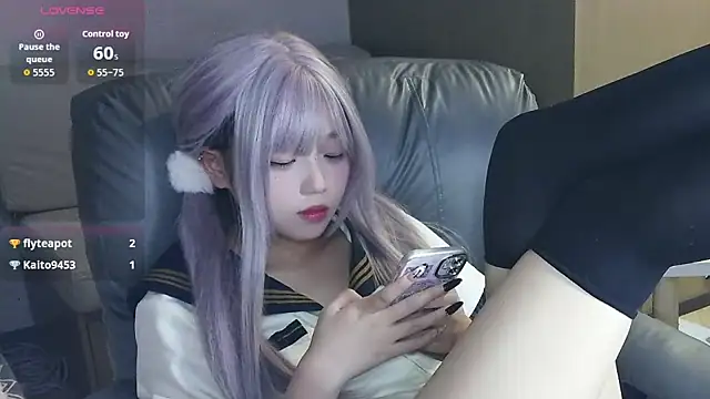 Snapshot of a5l2e0x chatting on November 13, 4:17 pm a5l2e0x online show from November 13, 4:17 pm